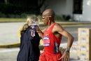 Keflezighi-water-Jax15k04